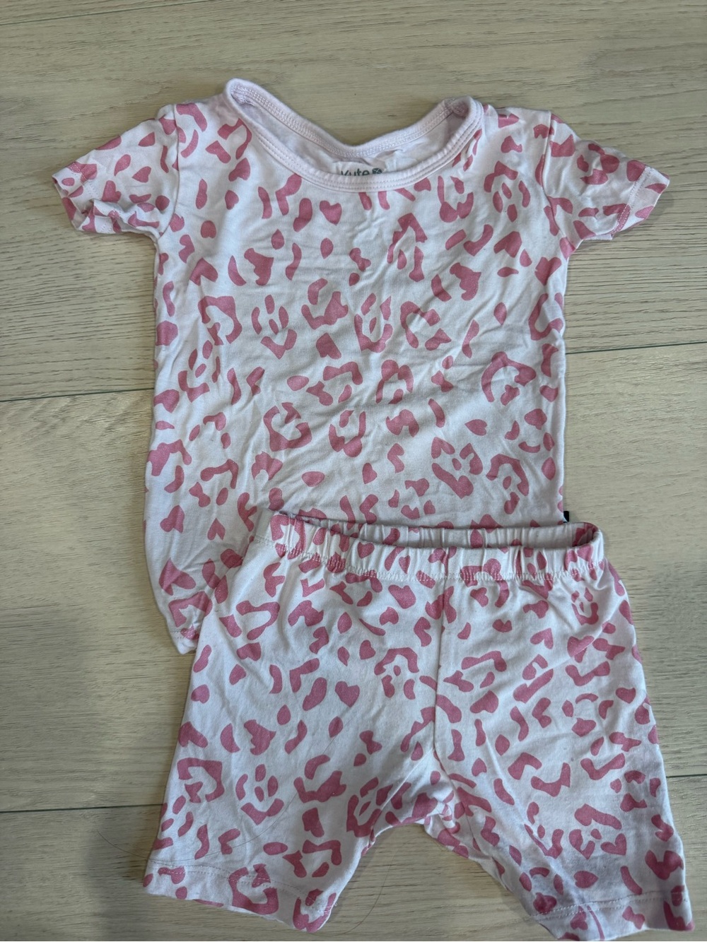 Kyte BABY White and Pink Leopard-Print Pajama Set | 2T